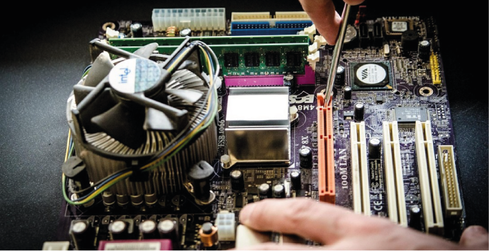 Scopri di più sull'articolo Assistenza PC: quando riparare e quando conviene acquistare un nuovo computer (Aggiornamento 2025) 🛠️